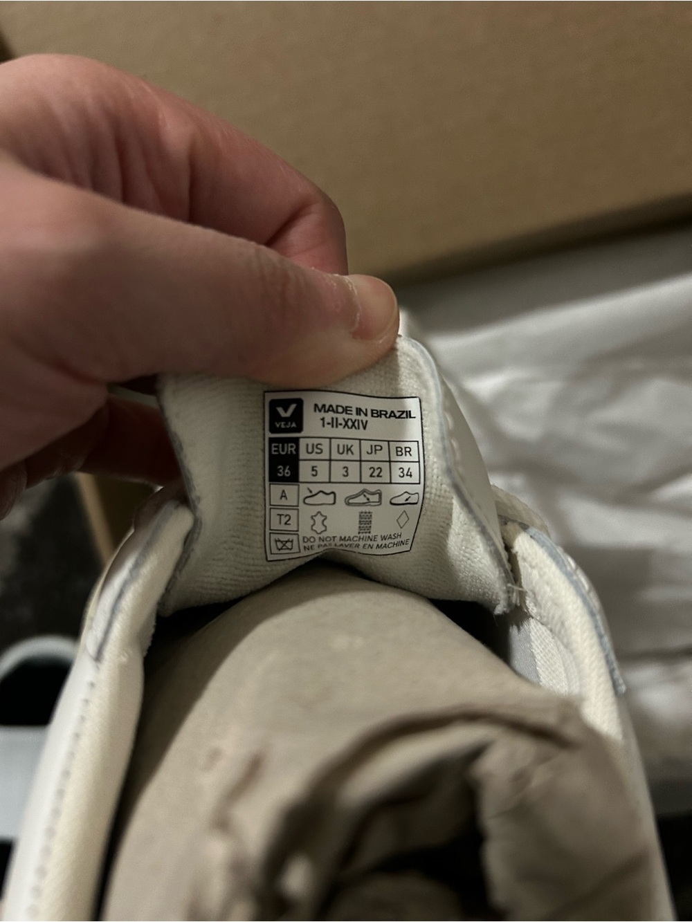 New in box Veja Esplar leather sneakers in white/gold - Picture 7 of 9